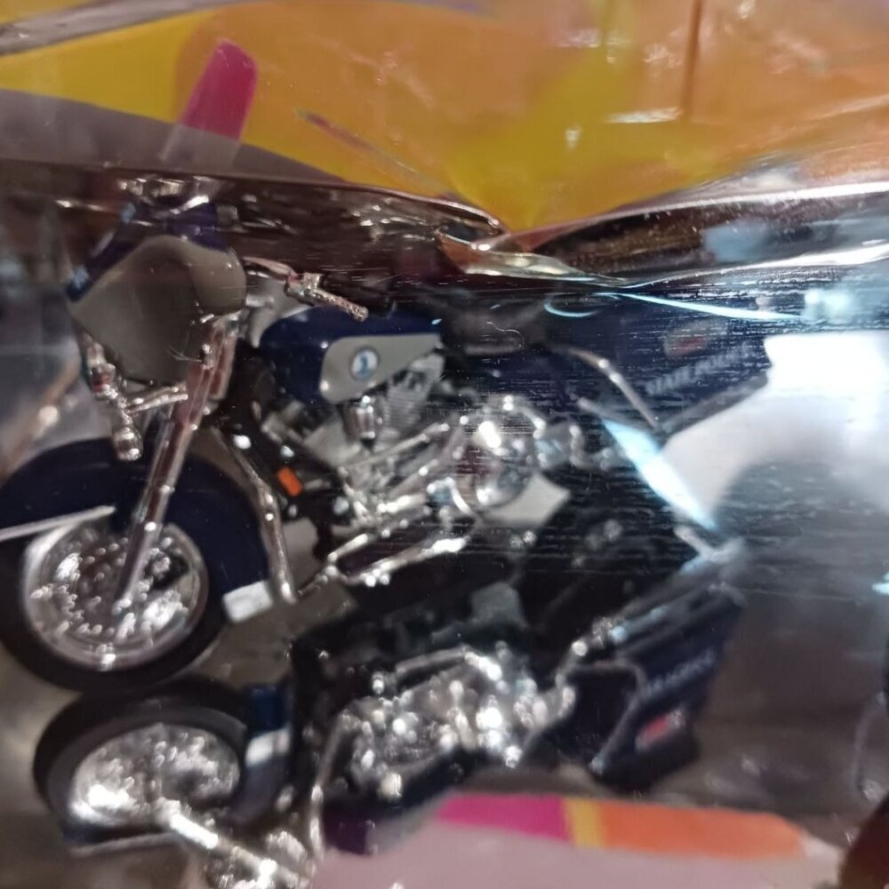 Harley-Davidson Collector Edition 1:18 Scale Police Motorcycles Maisto Series 3 - Picture 5 of 12